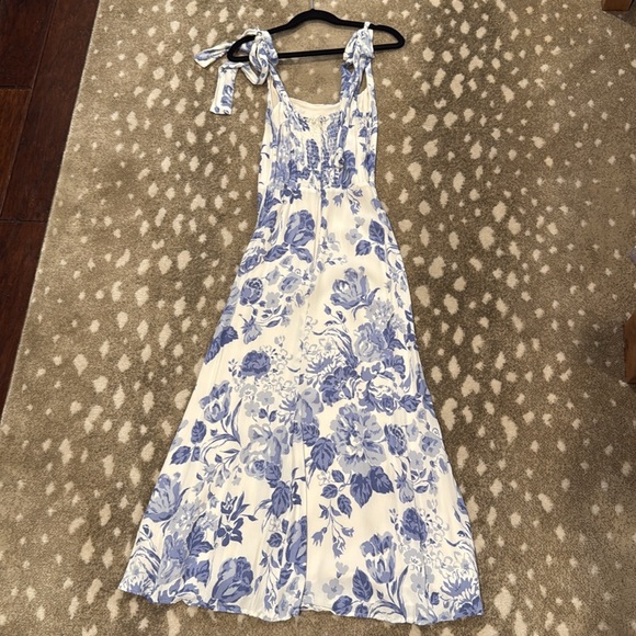 Reformation Lucerne Twilight Blue Floral on White Dress. Size 0 - Picture 7 of 8